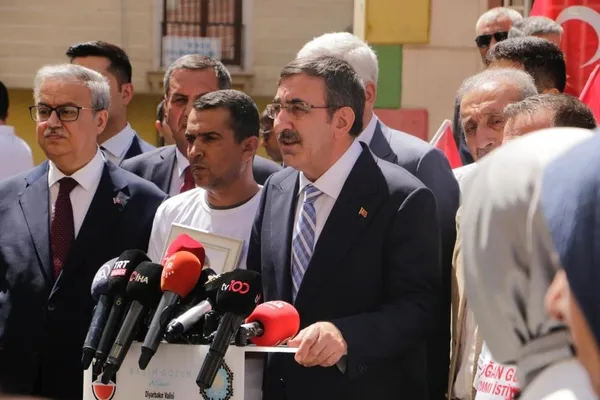 Diyarbakır Anneleri'ne ziyaret! Cumhurbaşkanı Yardımcısı Cevdet Yılmaz: Hiçbir örgütün gücü annelere yetmez-7