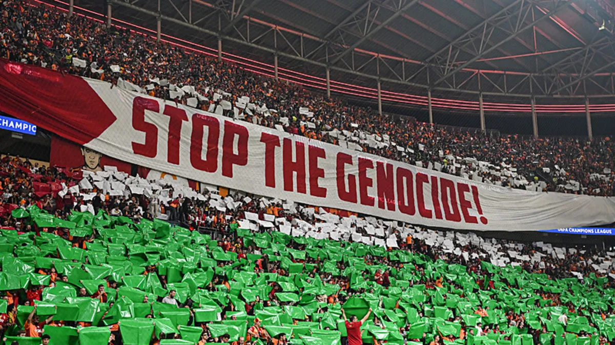 Galatasaray tribünlerinde Filistin'e detek!