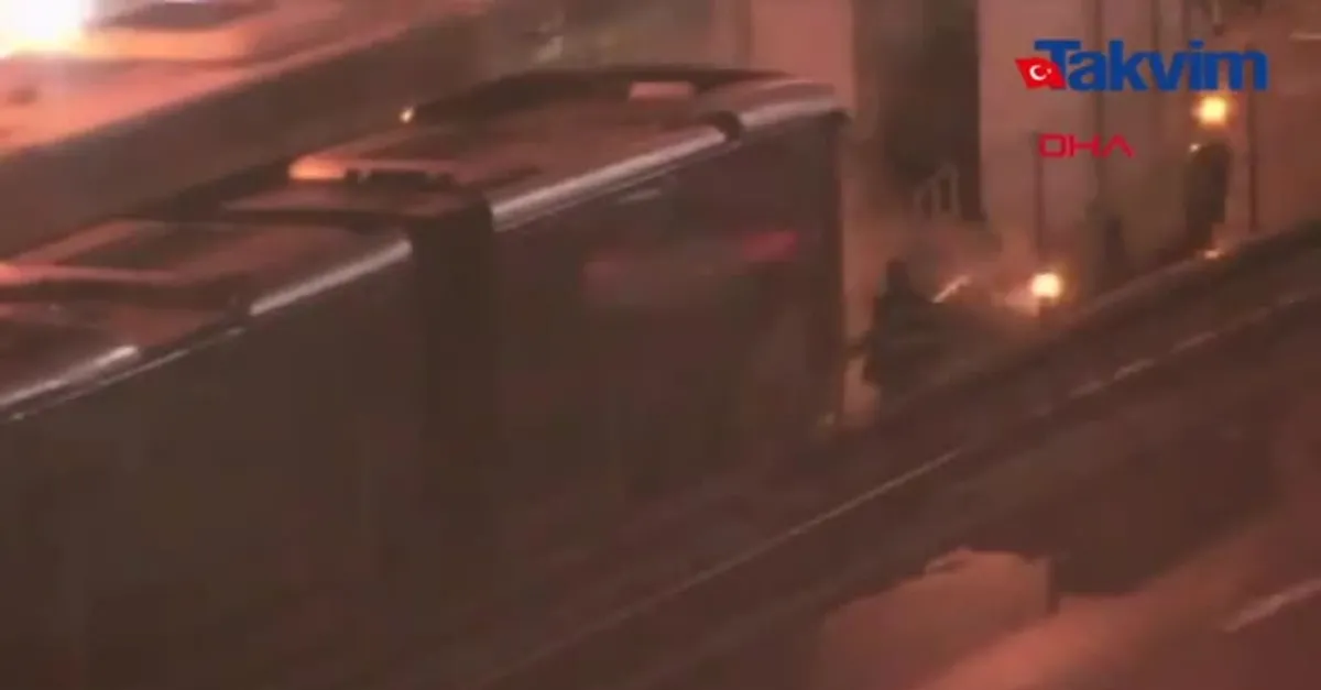 CHP'li İBB'nin İETT fiyaskosu sürüyor! Bu sefer de metrobüs yandı