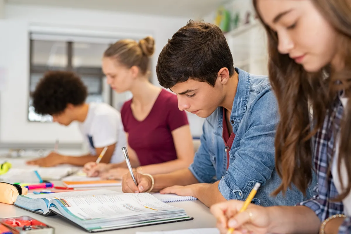 tercihlerde-bolume-mi-yoksa-universiteye-mi-dikkat-edilmeli-1785543414476.jpg YKS tercih rehberi: Bölüme mi yoksa üniversiteye mi dikkat edilmeli? Öğrencilere kritik uyarılar-9