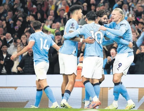 Haaland atıyor City kazanıyor