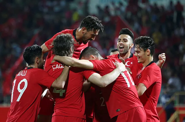 Milli yıldız Zeki Çelik'e İtalyan kancası! Rekor bonservis talebi...