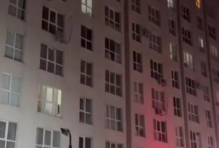 Panik yapan kadın 8. kattan atladı