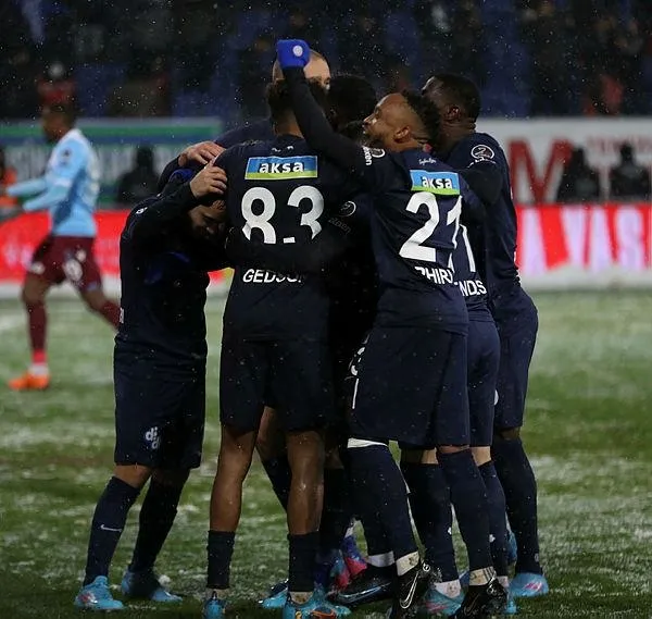 caykur-rizespor-maci-ardindan-trabzonspor-teknik-direktoru-abdullah-avci-onemli-aciklamalarda-bulundu-1647644561898.jpeg Çaykur Rizespor maçı ardından Trabzonspor teknik direktörü Abdullah Avcı önemli açıklamalarda bulundu-3