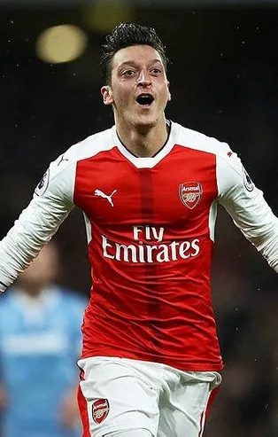 Annesine sözü var Fenerbahçe'ye gidecek! Mesut Özil adım adım Kadıköy'e...