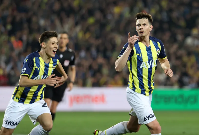 Fenerbahçeli yıldız Yunanistan yolcusu! - 6