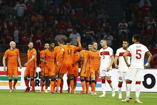 hollanda-hezimeti-sonrasi-erman-toroglundan-senol-gunese-olay-sozler-tazminat-istiyorsa-biz-toplayip-verelim-gitsin-1631050748023.jpeg Hollanda hezimeti sonrası Erman Toroğlu’ndan Şenol Güneş’e olay sözler: Tazminat istiyorsa biz toplayalım verelim gitsin-1
