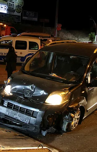 Uşak'ta can pazarı! Kırmızı ışıkta geçen araç dehşet saçtı