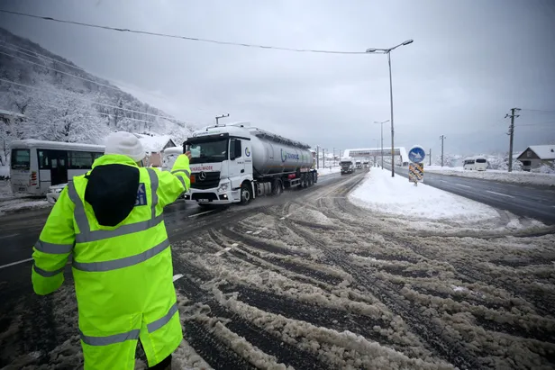 Bolu Dağı'nda ağır araçların geçişine 15 saattir izin verilmiyor-9