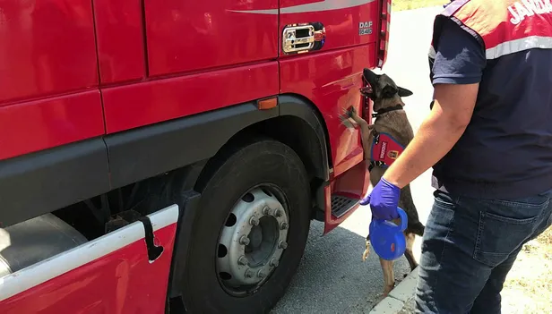 zehir-tacirlerine-darbe-102-kilo-eroin-ele-gecirildi-1573020522158.jpg Zehir tacirlerine darbe! 102 kilo eroin ele geçirildi-1