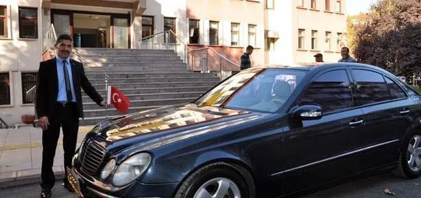 Gündüz makamda gece minderde