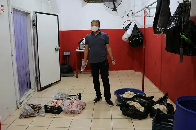 Adana'da mide bulandıran olay! Yüzlerce kilo ele geçirildi!