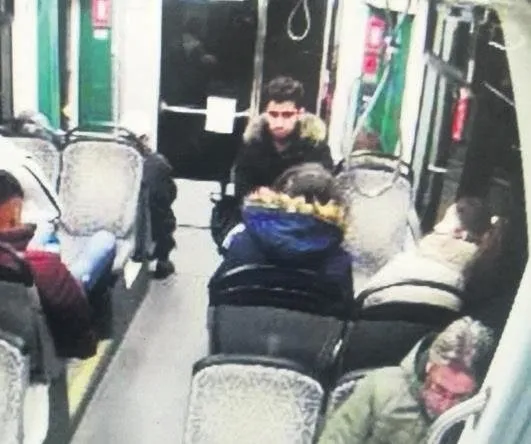 Konya'da şiddet gören kadını kurtarmak isterken katil olan Kadir Şeker'in son görüntüleri ortaya çıktı! Montundaki kan izleri...-2