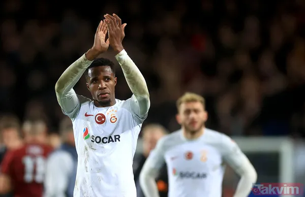 Galatasaray - Sparta Prag maçı bitti saha karıştı! Kırmızı kart gören Okan Buruk'tan flaş açıklama: "Soyunma odasına geldi" - 1