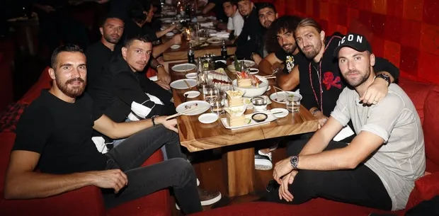 Fenerbahçe'ye koronavirüs şoku! Futbolcuların yemek yediği restoranda 23 pozitif vaka-1