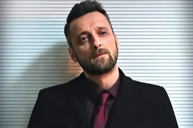 Oyuncu Hakan Yufkacıgil'e taksi şoföründen kısa mesafe dayağı! Burnu kırıldı, el bileği ve parmakları...