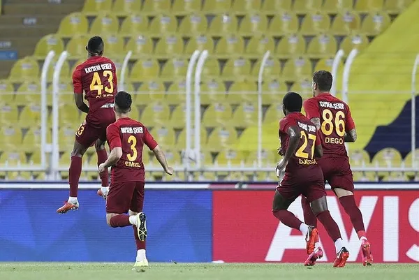 fenerbahce-kayserispor-karsisinda-son-dakikalarda-guldu-ms-fenerbahce-2-1-kayserispor-1591992712748.jpeg