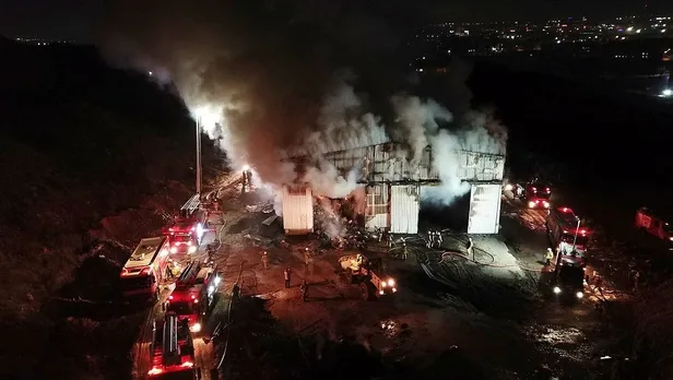 Tuzla'daki geri dönüşüm tesisinde korkutan yangın!-2