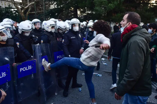 son-dakika-bogazici-universitesindeki-polislere-saldiriya-sert-tepki-1609835797378.jpg