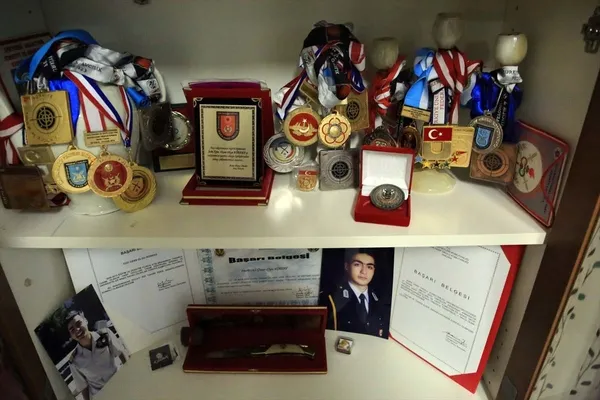 sehit-ustegmen-ozan-olgu-korekenin-tasarladigi-el-bombasi-uretilmeye-baslandi-ailesi-gururlu-1616403757954.jpg Şehit Üsteğmen Ozan Olgu Köreke'nin tasarladığı el bombası üretilmeye başlandı! Ailesi gururlu-4