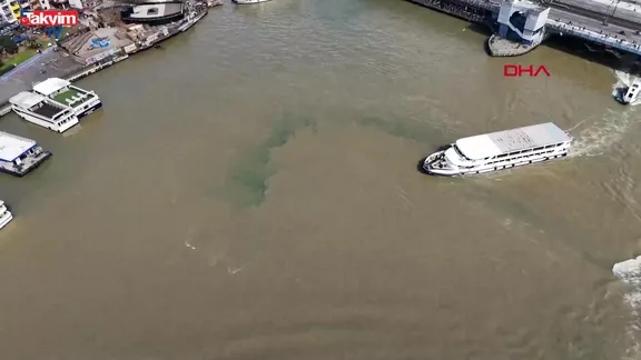 Haliç’in rengi kahverengiye döndü