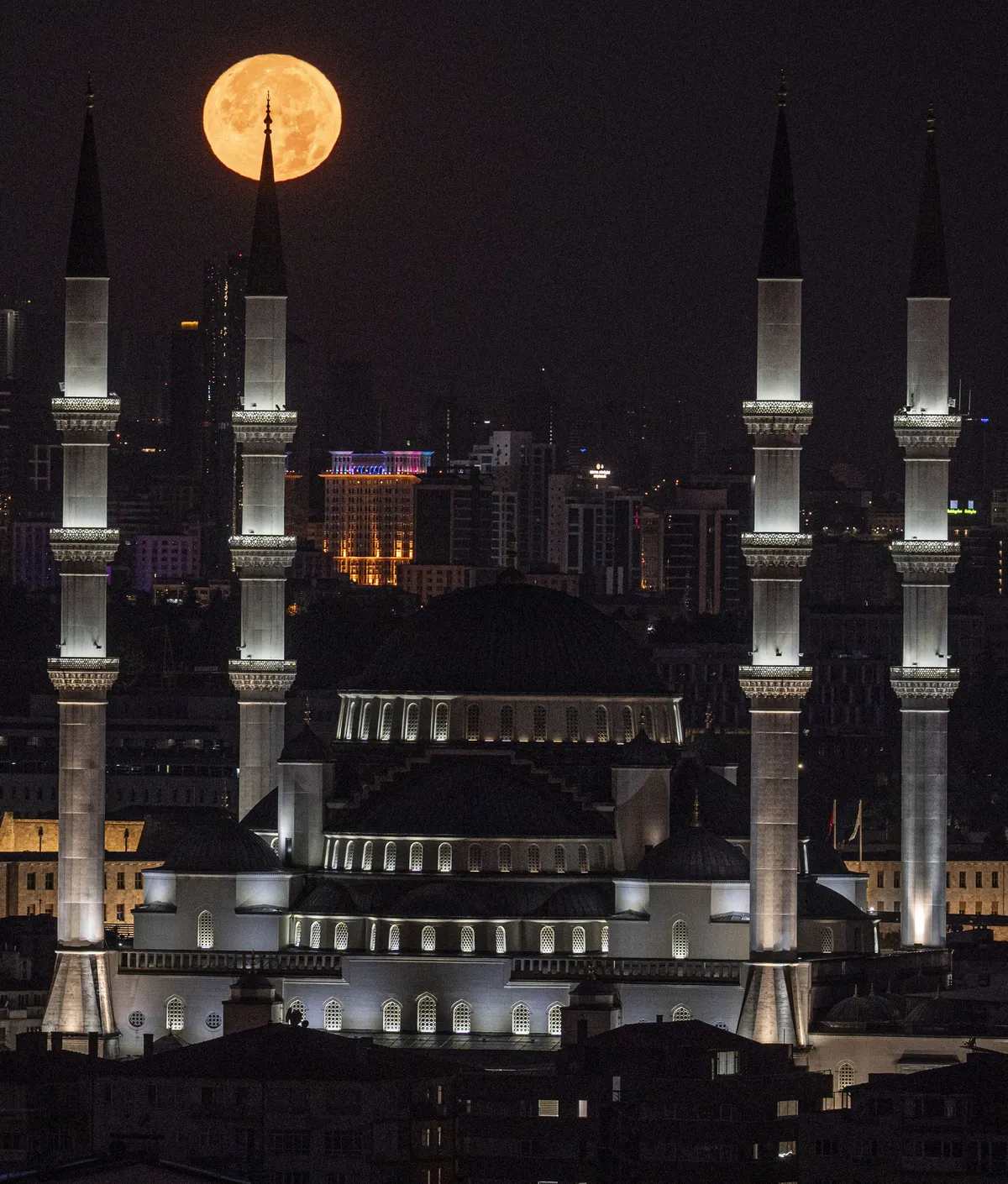 2026-temmuz-geyik-dolunayi-tarihi-ve-saati-kova-burcundaki-dolunayin-etkileri-neler-1785302219561.jpg Geyik Dolunayı Türkiye’yi büyüledi: Anıtkabir ve Kocatepe’den etkileyici kareler-4