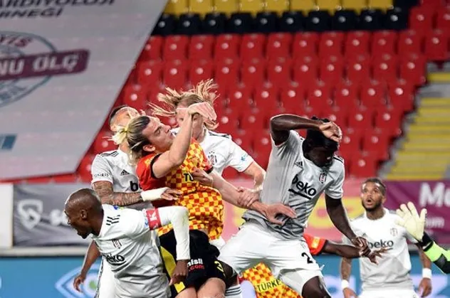 Göztepe'nin Beşiktaş'a attığı golde ofsayt var mı? İşte tartışmalı o pozisyon...