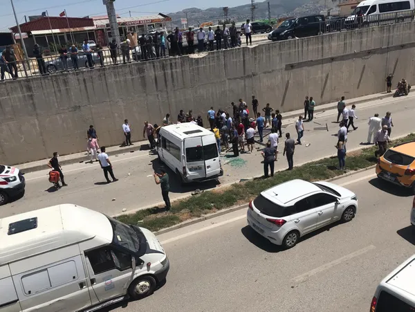 son-dakika-hatayda-minibus-alt-gecide-dustu-3-jandarma-yaralandi-1622039389672.jpg