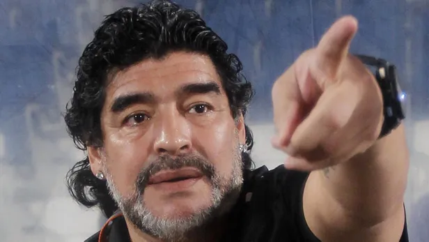maradona-oldu-mu-diego-maradona-kimdir-kac-yasinda-ve-neden-oldu-1606322359980.jpg