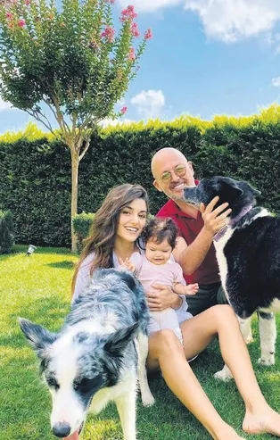 Hande Erçel'den babası Kaya Bey ve yeğeni Aylin Mavi ile neşeli anlar