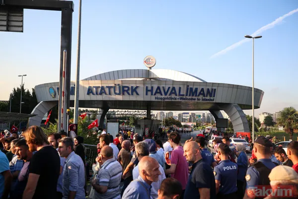 İstanbul'da vatandaşlar Atatürk Havalimanı'na akın etti! Alan doldu taştı - 17