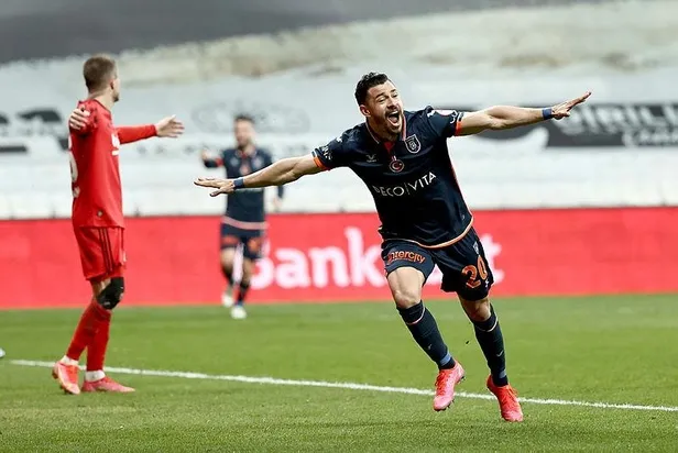 Süper Lig'in 2019-20 sezonu şampiyonu Başakşehir'in rotası yeniden zirve-6