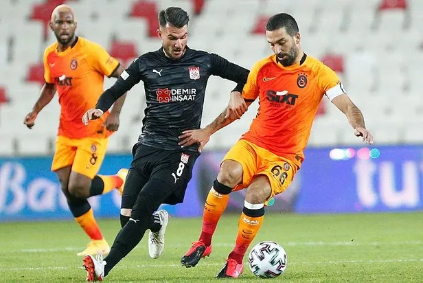 arda-turan-galatasaray-formasiyla-9-yillik-hasretine-son-verdi-1604857188686.jpeg Arda Turan, Galatasaray formasıyla 9 yıllık hasretine son verdi!-2