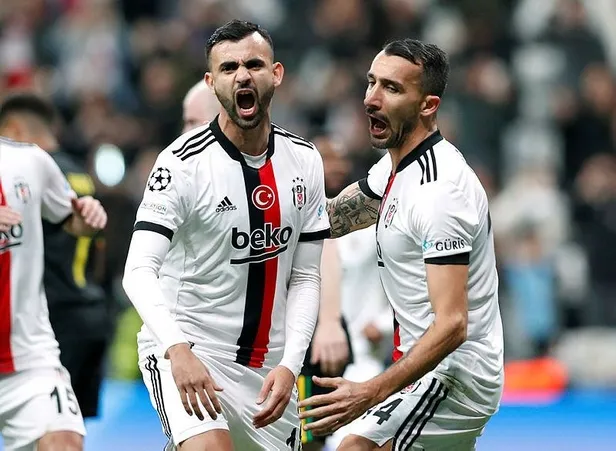 besiktasli-rachid-ghezzaldan-gulumseten-isyan-4-topu-direkten-donunce-saskina-dondu-1641157545312.jpeg Beşiktaşlı Rachid Ghezzal’dan gülümseten isyan: 4 topu direkten dönünce şaşkına döndü-3