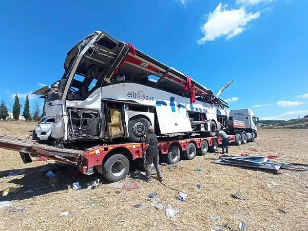 Balıkesir ve Manisa'da yaşanan otobüs kazalarının arkasından skandal çıktı! 3 ehliyet 1 şoför!-4