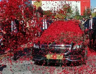 Başkan Erdoğan'a Sincan'da büyük sevgi seli! Binlerce karanfil attılar