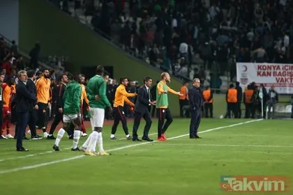 Galatasaray Teknik Direktörü Fatih Terim’den maçın hakemine şok hareket! İşte görüntüler…