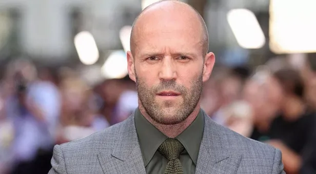 antalyaya-hayran-kalan-dunyaca-unlu-aktor-jason-statham-turkiyeden-kopamadi-1665348846154.jpeg Antalya'ya hayran kalan dünyaca ünlü aktör Jason Statham, Türkiye'den kopamadı!-3