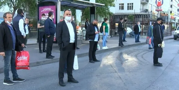 İstanbul'da yine aynı manzara! Vatandaşlar ulaşıma ek sefer koymayan İBB'ye isyan etti!-1