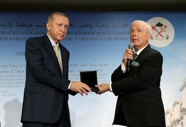 cumhuriyet-tarihinde-ilk-mor-efrem-suryani-kadim-ortodoks-kilisesi-baskan-erdoganin-katildigi-torenle-acildi-1696783309873.jpeg