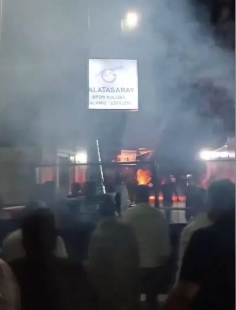Kalamış'ta şampiyonluk yangını: Galatasaray ve Fenerbahçe taraftarı arasında gerginlik!-5