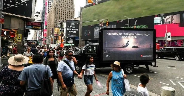 15 Temmuz New York’ta dijital ekranlı kamyonetle anlatıldı