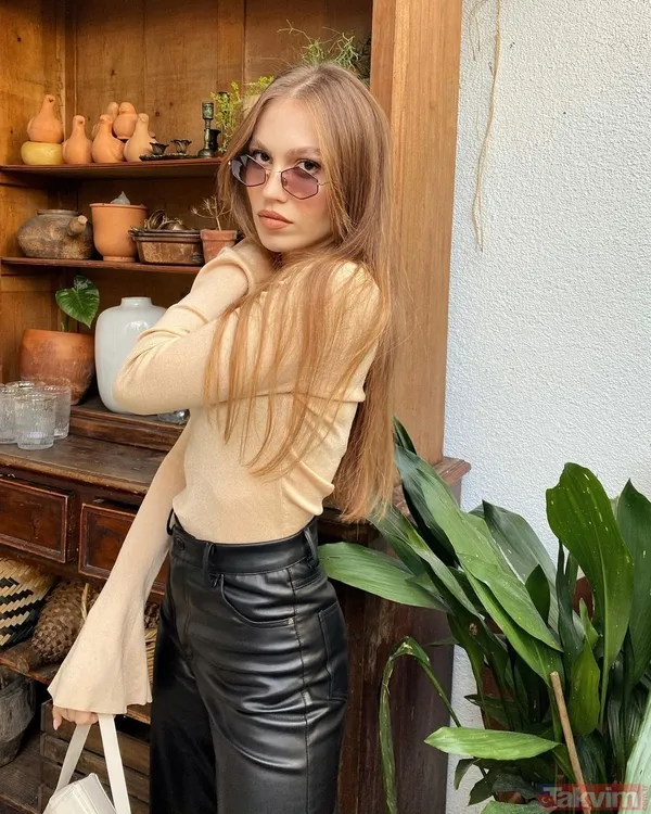 Duygu Özaslan’ın bikinili paylaşımı olay oldu! Tepkiler peş peşe geldi takipçileri ikiye bölündü - 10