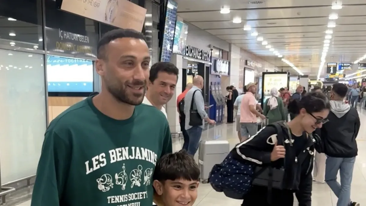 Cenk Tosun Fenerbahçe için İstanbul'da!