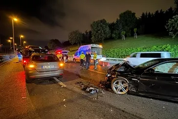 Üsküdar’da 4 araç birbirine girdi