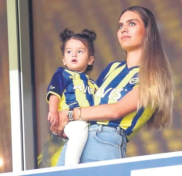 amine-derbisi-1629492903541.jpeg Amine Gülşe Fenerbahçe forması giydi Galatasaray taraftarlarından tepki yağdı!-3
