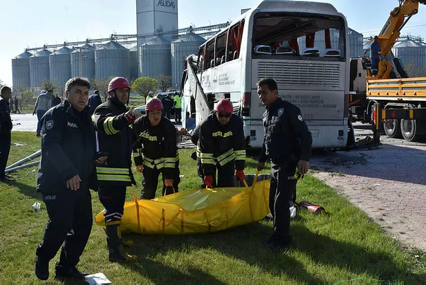 Son dakika: Konya'da feci kaza! İşçi servisi ile TIR çarpıştı: Ölü ve yaralılar var-5