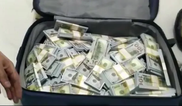 son-dakika-bayrampasada-piyasaya-surulecek-sahte-4-milyon-dolar-ele-gecirildi-1617450254382.jpg SON DAKİKA: Bayrampaşa'da piyasaya sürülecek sahte 4 milyon dolar ele geçirildi-3