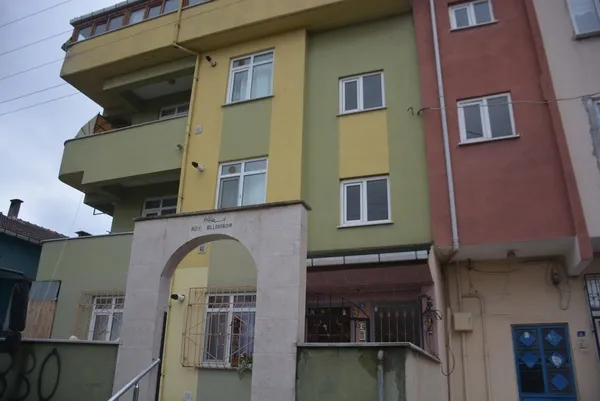 evinde-kendi-bogazini-kesti-haber-alinamayan-kadindan-kotu-haber-1639732331189.jpg Evinde kendi boğazını kesti! Haber alınamayan kadından kötü haber-3