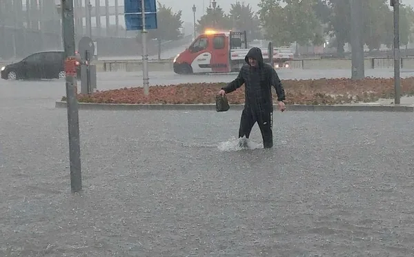 hava-durumu-i-meteorolojiden-cok-sayida-ile-son-dakika-uyarisi-kuvvetli-saganak-yagis-yolda-meteorolojiden-cok-1693847489049.jpeg HAVA DURUMU I Meteoroloji'den çok sayıda ile kritik uyarı! Kuvvetli sağanak yağış yolda: Şemsiyenizi almayı unutmayın-12